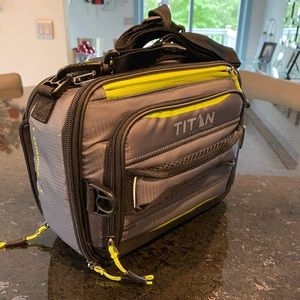 Artic Zone Titan Deep Freeze Lunch box